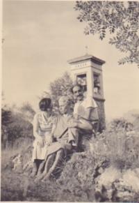 Luigi Tentori Georgette Klein und Freundin auf dem Sciaredo-Hügel